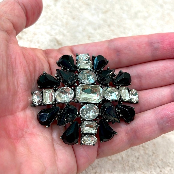 BLACK & CLEAR CRYSTAL VINTAGE STYLE LARGE BROOCH - Picture 2 of 4